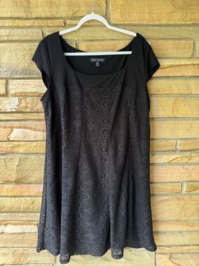 karin stevens Black and White Logo Label Topper